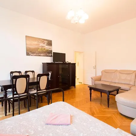 Happy Estate - Rynek