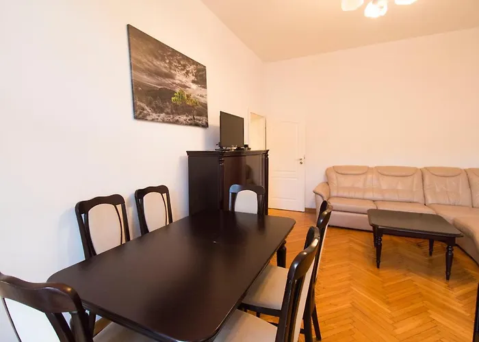 Happy Estate - Rynek